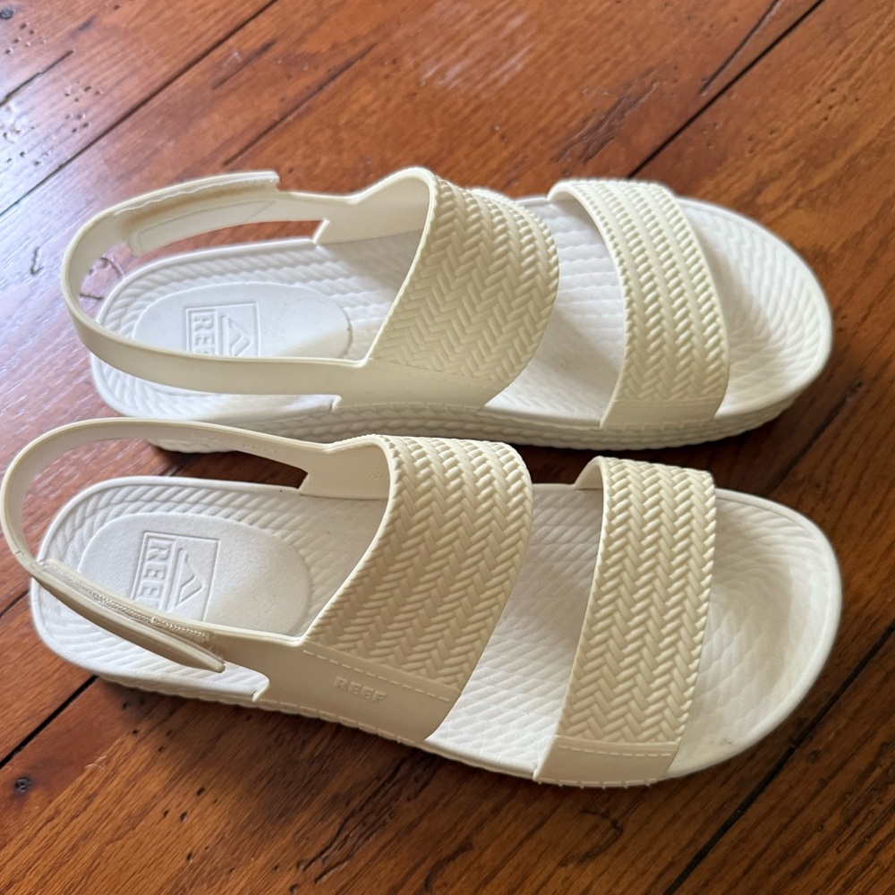 Reef sandals - waterproof, like new, Size 8 - Picture 6 of 7
